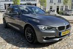 BMW 320i | NL | Luxury + Sport Line | Leder | Perfect onderh, Origineel Nederlands, Te koop, Zilver of Grijs, 5 stoelen