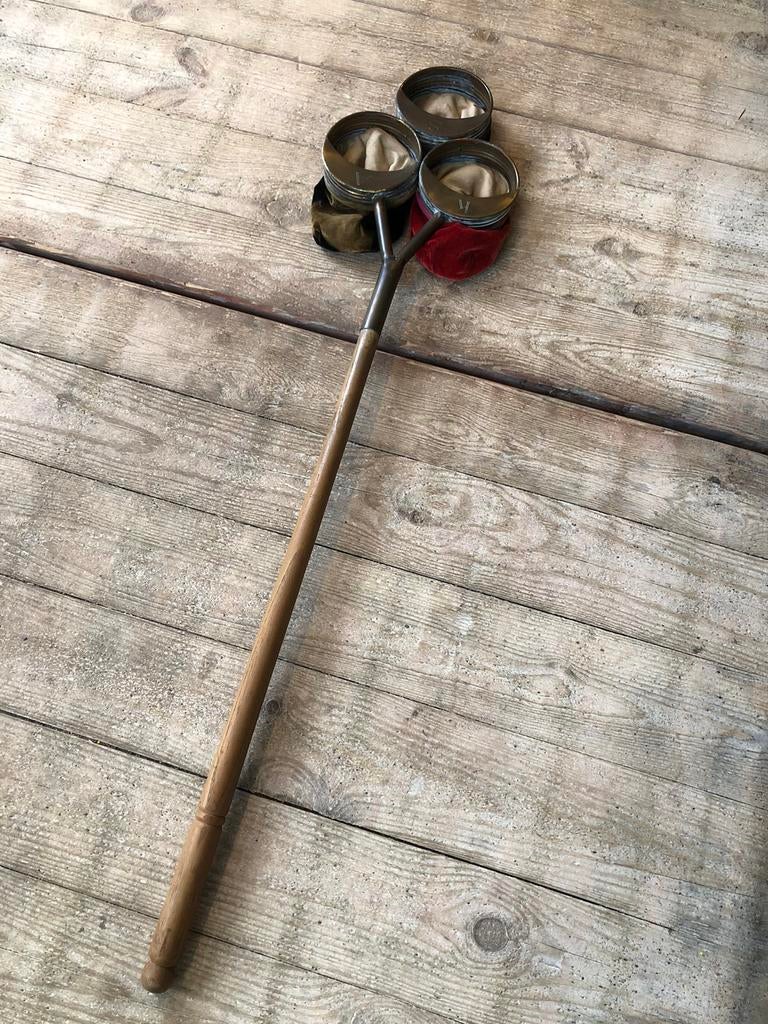 Antieke collectezak collectestok collecte zak kerk religie, Ophalen