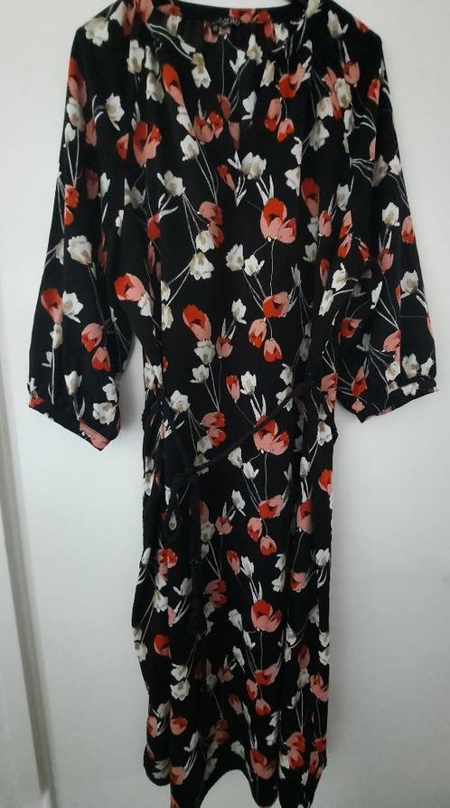 Norah lange jurk zwart bloem 46, Kleding | Dames, Jurken, Zo goed als nieuw, Maat 46/48 (XL) of groter, Zwart, Onder de knie, Ophalen of Verzenden