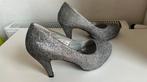 Pump glinster zilver met hak maat 38 gala, Pumps, Ophalen of Verzenden, Zo goed als nieuw, Grijs