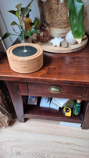 Houten bijzettafel met lade beschikbaar voor biedingen