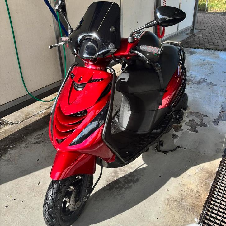 Rode piaggio zip 4t, Fietsen en Brommers, Scooters | Piaggio, Gebruikt, Zip, Maximaal 45 km/u, Benzine, Ophalen