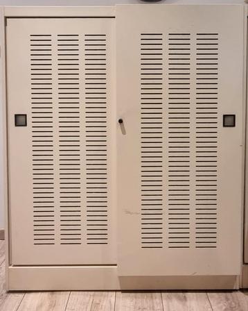 2 Archiefkasten met schuifdeuren