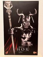 Hot Toys MMS 148 Odin (uit de eerste Thor film), Verzamelen, Ophalen of Verzenden, Actiefiguur of Pop, Zo goed als nieuw, Film
