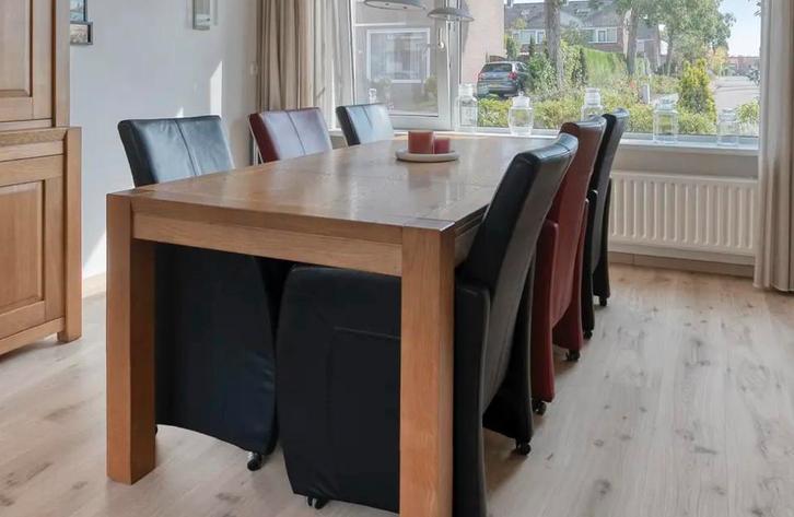 Uitschuifbare eettafel met 6 stoelen op wieltjes, Huis en Inrichting, Kasten | Dressoirs, Gebruikt, 50 tot 100 cm, 75 cm of meer
