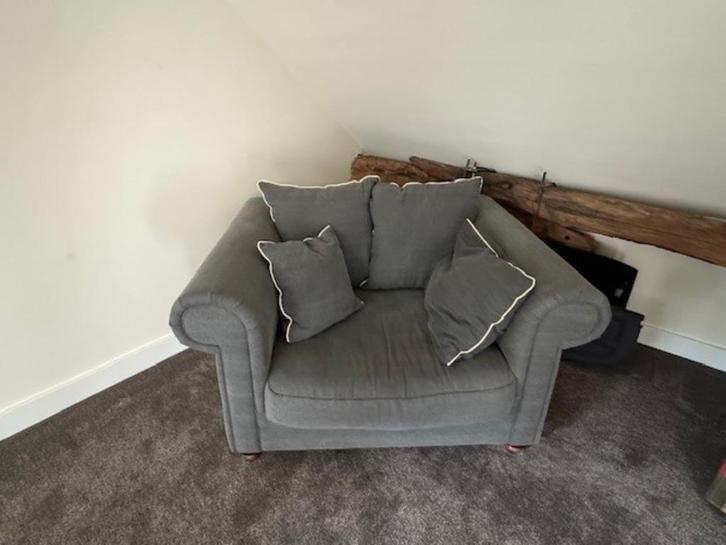 Prachtige Love-seat zgan, Huis en Inrichting, Banken | Sofa's en Chaises Longues, Zo goed als nieuw, Tweepersoons, Minder dan 150 cm