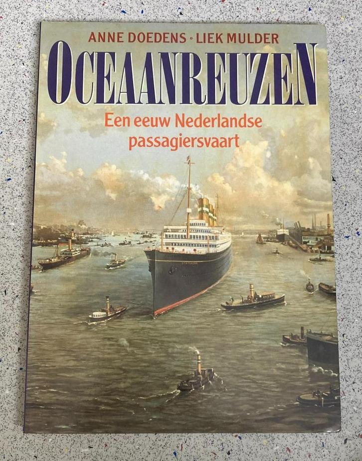 Oceaanreuzen Een eeuw Nederlandse passagiersvaart, Verzamelen, Scheepvaart, Zo goed als nieuw, Boek of Tijdschrift, Motorboot