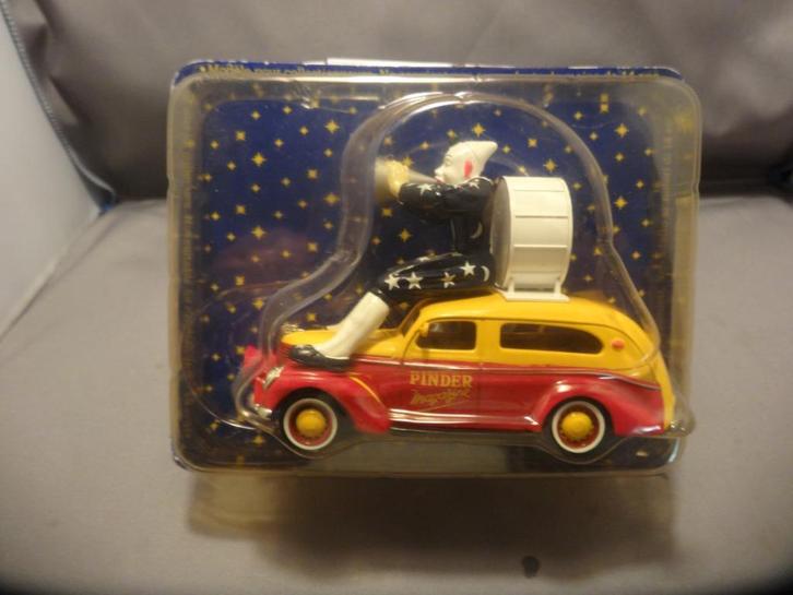 Pinder Matford V8 met clown 1:43, Hobby en Vrije tijd, Modelauto's | 1:43, Nieuw, Auto, Overige merken, Ophalen of Verzenden
