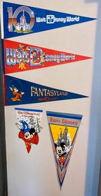 Walt Disney World en Euro Disney Vilt vlaggen 5stuks VINTAGE, Ophalen of Verzenden, Overige figuren, Zo goed als nieuw, Beeldje of Figuurtje