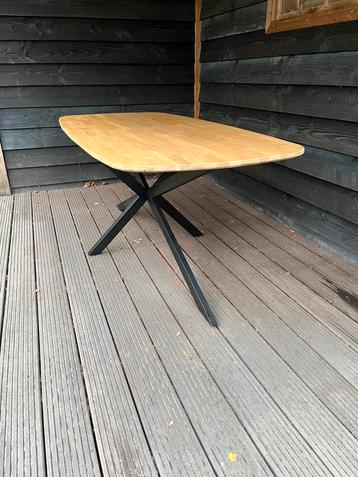 Deens ovaal eiken eettafel beschikbaar voor biedingen