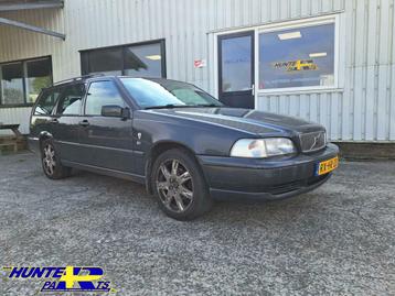 Volvo V70 2.5 Exclusive-Line , Kleurcode 427 beschikbaar voor biedingen