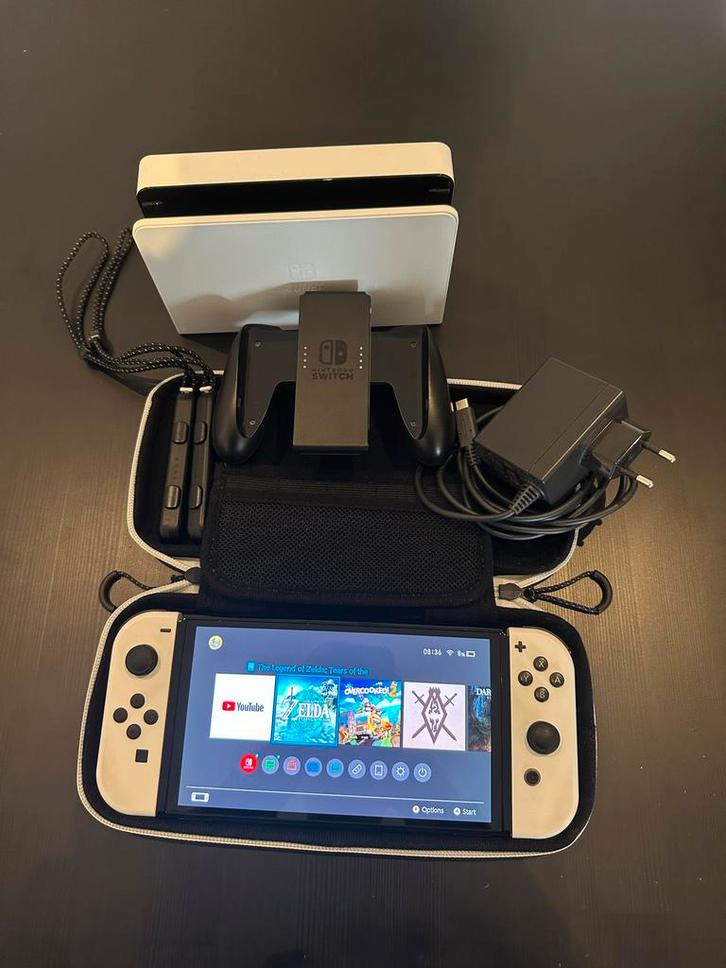 Nintendo Switch OLED (Wit & Zwart) - Zo goed als nieuw, Spelcomputers en Games, Games | Nintendo Switch, Zo goed als nieuw, Overige genres
