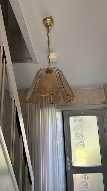Vintage hanglamp goudkleurig met gerookt glas beschikbaar voor biedingen
