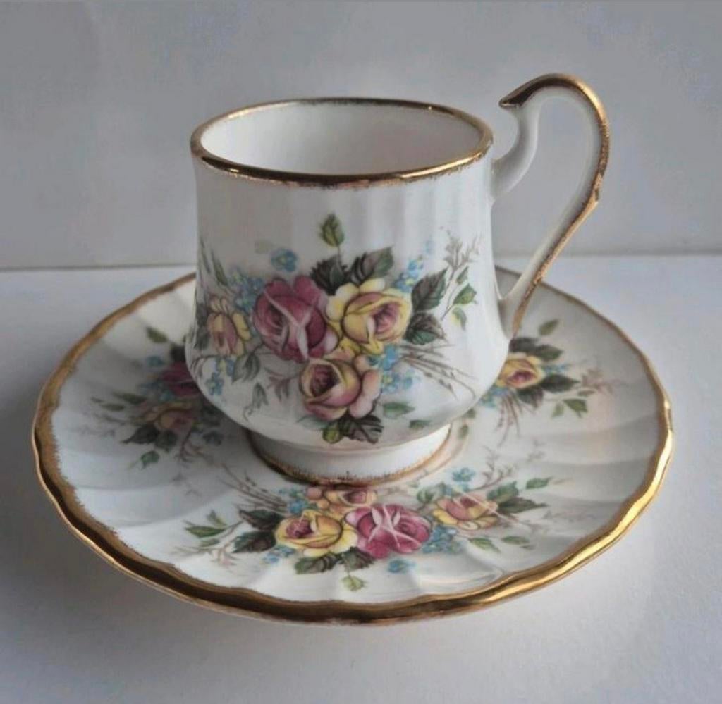 Kop en schotel van Royal priory Dale derbyshire Princess, Ophalen of Verzenden, Zo goed als nieuw, Porselein, Kop en/of schotel