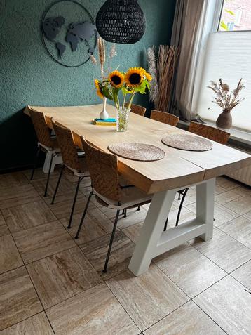 design houten eettafel en of salontafel met witte poten beschikbaar voor biedingen