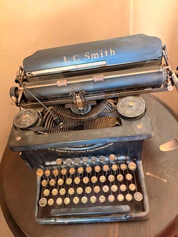 Vintage L.C. Smith Typemachine beschikbaar voor biedingen