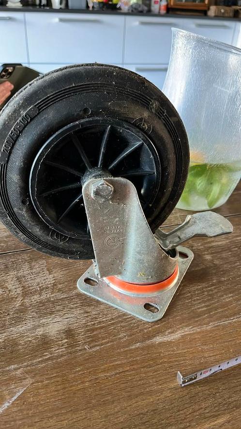 16 zwenkwielen met en zonder rem diameter 200mm, Doe-het-zelf en Verbouw, Zwenkwielen, Zo goed als nieuw, Ophalen of Verzenden