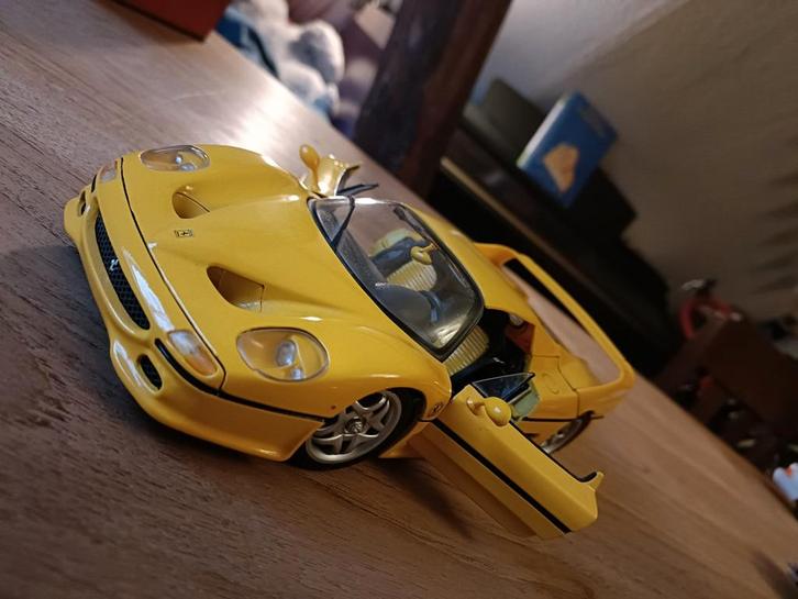 Ferrari F50, Hobby en Vrije tijd, Modelauto's | 1:18, Zo goed als nieuw, Auto, Maisto, Ophalen of Verzenden