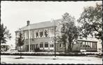 Oosterwolde - Huishoudschool, Verzamelen, Ansichtkaarten | Nederland, 1940 tot 1960, Gelopen, Friesland, Verzenden
