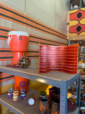 Vintage jaren 70 oranje platen rek van Stako Disc  beschikbaar voor biedingen