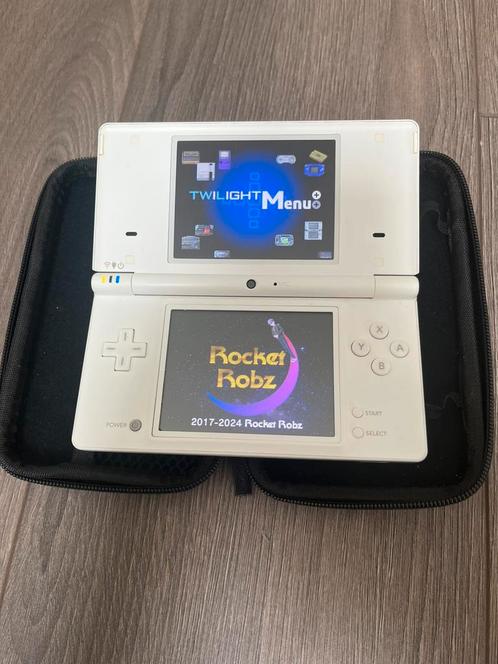 Nintendo DSi wit + 10 games/oplader/hoesje (Twilight Menu++), Spelcomputers en Games, Spelcomputers | Nintendo DS, Zo goed als nieuw