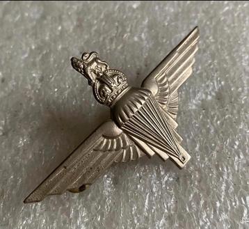 Parachute Regiment capbadge 