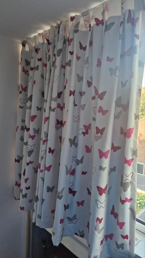 Gordijnen met vlinders, 2 delen., Huis en Inrichting, Stoffering | Gordijnen en Lamellen, Zo goed als nieuw, 100 tot 150 cm, 200 cm of meer