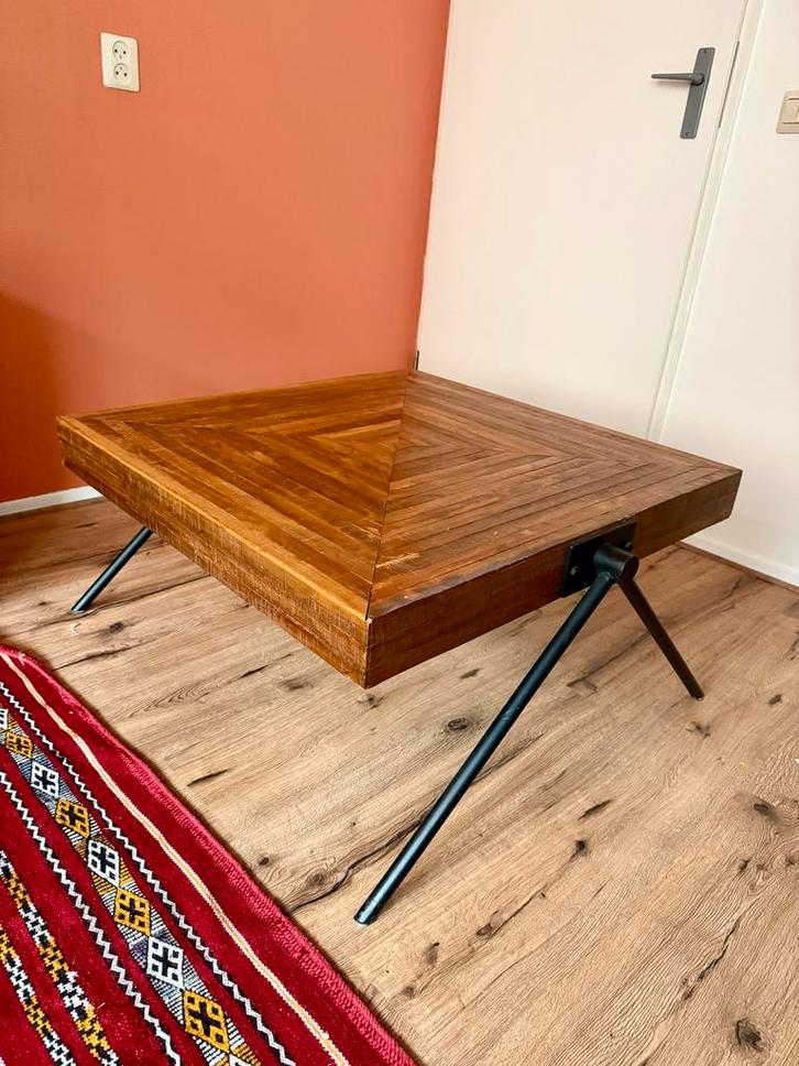 Houten design salontafel met metalen poten, Huis en Inrichting, Tafels | Salontafels, Zo goed als nieuw, Minder dan 50 cm, 50 tot 100 cm