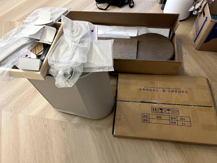 Dressing Table with Mirror and Stool, Huis en Inrichting, Tafels | Kaptafels, Nieuw, Minder dan 100 cm, 100 tot 150 cm, Overige materialen