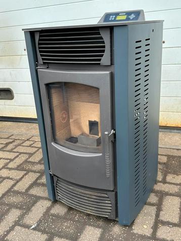 Pelletkachel Eldstad 9.4 kw keurige staat grijs/donkerblauw  beschikbaar voor biedingen