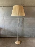 Gispen vloerlamp wit jaren 50 60 in originele vintage staat, Huis en Inrichting, Lampen | Vloerlampen, 150 tot 200 cm, Gebruikt