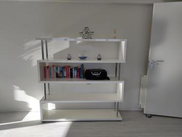 Witte open kast