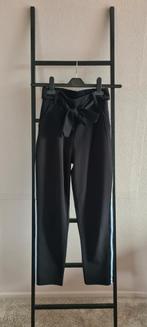 Pantalon zwart met wit/zwarte streep en centuur, Ophalen of Verzenden, Zo goed als nieuw, Maat 36 (S), Zwart