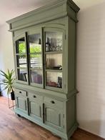 Rustieke vitrinekast, vintage uitstraling. Armygroen, Huis en Inrichting, Kasten | Buffetkasten, Ophalen, Gebruikt, 200 cm of meer
