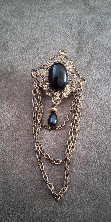 Vintage Broche Speld met Ketting Zwart Victoriaanse Stijl  beschikbaar voor biedingen