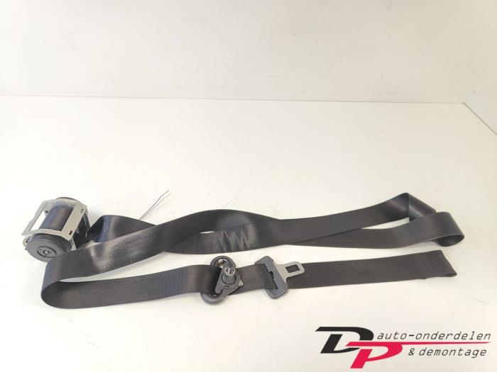 Veiligheidsgordel rechts-voor van een Opel Astra