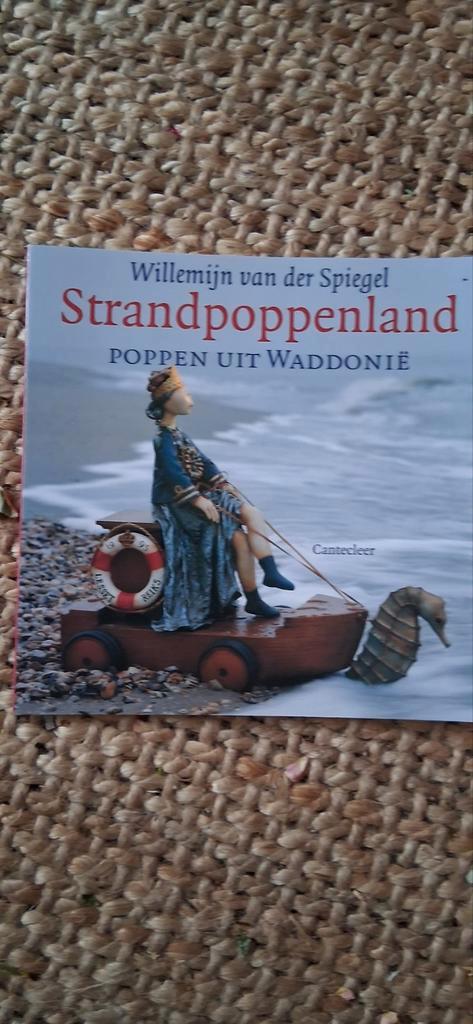 Strandpoppenland - Willemijn van der Spiegel, Boeken, Kunst en Cultuur | Fotografie en Design, Zo goed als nieuw, Overige onderwerpen