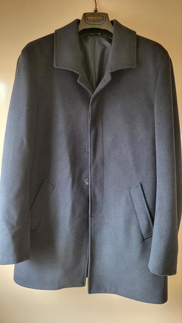 Nette overjas. Italiaans design.  beschikbaar voor biedingen