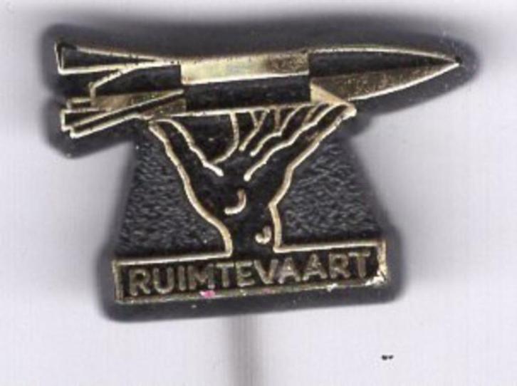 Ruimtevaart goud op zwart plastic speldje ( J_223 ), Verzamelen, Speldjes, Pins en Buttons, Nieuw, Speldje of Pin, Transport, Verzenden