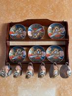 Antiek wandrekje met kopjes en schotels, Ophalen of Verzenden