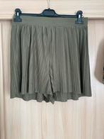 Plooien broekje shorts legergroen casual ladies 36 S, Kleding | Dames, Kort, Casual Ladies, Ophalen of Verzenden, Zo goed als nieuw
