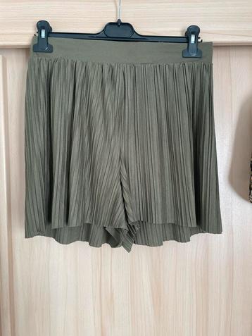 Plooien broekje shorts legergroen casual ladies 36 S beschikbaar voor biedingen