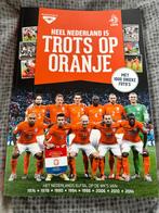 Heel Nederland is Trots op Oranje - Voetbalboek, Ophalen of Verzenden, Zo goed als nieuw, Balsport