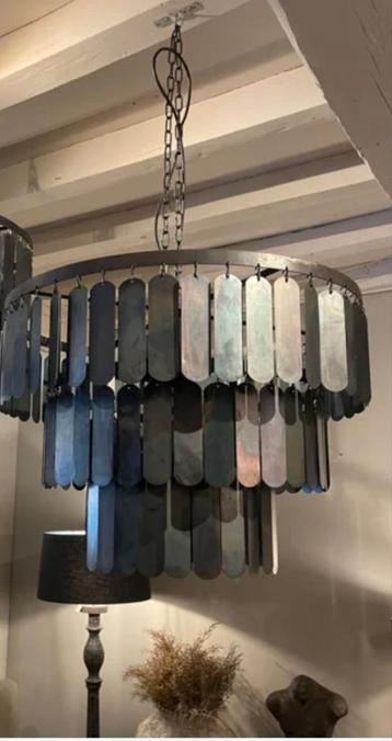Schijfjes hanglamp sober stoer interieur  beschikbaar voor biedingen