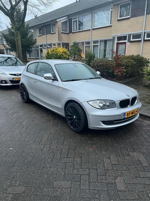 BMW 1-Serie 2.0 2010 (Incl. 4 nieuwe winterbanden), Auto's, BMW, Particulier, 1-Serie, ABS, Airbags, Airconditioning, Bluetooth