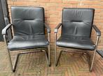 2 zwart leren stoelen met leuningen, Huis en Inrichting, Stoelen, Ophalen, Gebruikt, Twee, Zwart