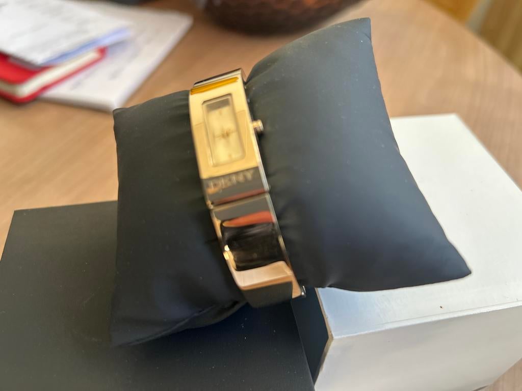 DKNY Dameshorloge - Zo goed als nieuw!, Sieraden, Tassen en Uiterlijk, Horloges | Dames, Staal, DKNY, Polshorloge, Ophalen of Verzenden