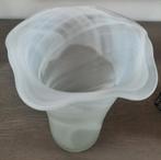 Vaas van Deru Design International met golvende hals, Wit, Ophalen of Verzenden, Minder dan 50 cm, Glas