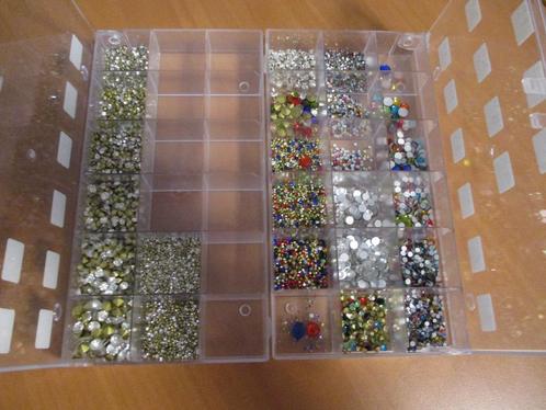 Partij steentjes voor sieraden in sorteerdozen, Hobby en Vrije tijd, Kralen en Sieraden maken, Nieuw, Overige typen, Verzenden