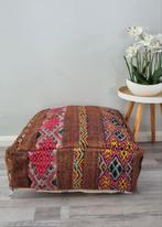 Kelim berber poef , vintage marokkaanse zitkussen, Ophalen of Verzenden, Zo goed als nieuw, 50 tot 75 cm, Vierkant